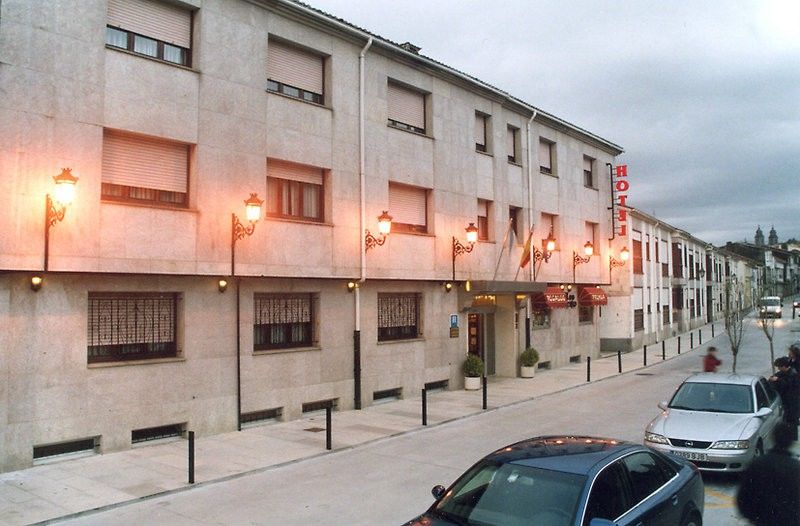Hotel San Lorenzo ซานติอาโก เด กอมโปสเตลา ภายนอก รูปภาพ